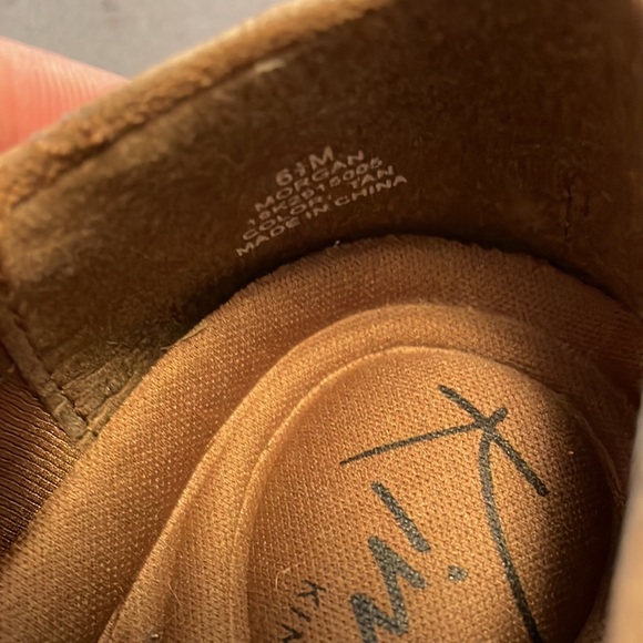 💕 5/$25 closet clean out💕 Kim Rogers dark tan shoes - Picture 4 of 5
